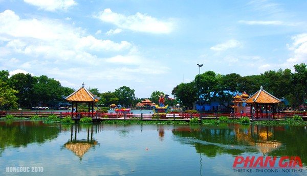 Công viên văn hóa Đầm Sen