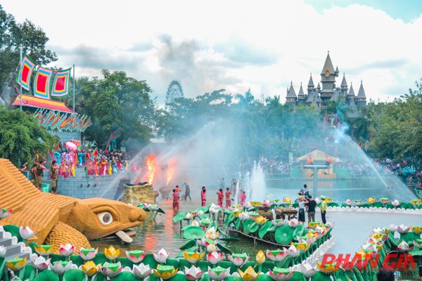 Lễ hội tại Suối tiên