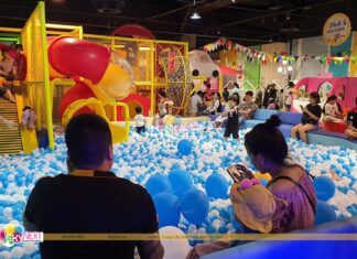 Khu vui chơi trải nghiệm Quy Nhơn: Hướng dẫn chọn & tổ chức Khu vui chơi trong nhà với hồ bóng xanh trắng và cầu trượt