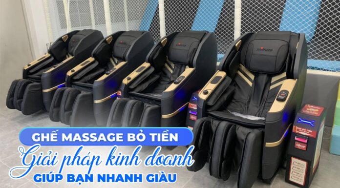 Nhân viên hướng dẫn khách sử dụng ghế massage trong lớp thực hành