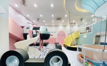 Marketing mùa thấp điểm cho khu vui chơi: Chiến lược thực tiễn và mẫu áp dụng Trẻ em chơi tại khu vui chơi trong sự kiện chủ đề buổi chiều