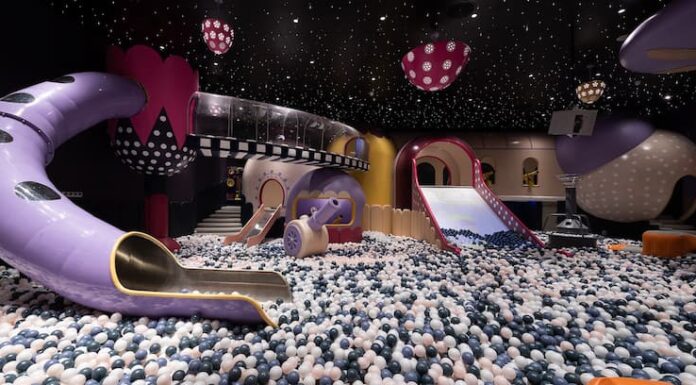 Khu vui chơi trẻ em với mô hình playroom và multi-attraction