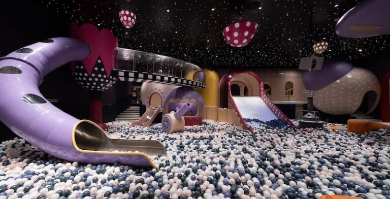 Khu vui chơi trẻ em với mô hình playroom và multi-attraction