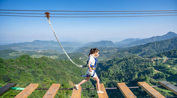 Highwire kết hợp giáo dục: Hướng dẫn thiết kế chương trình cho trường
