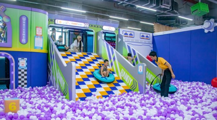Trẻ em chơi trải nghiệm ngoài trời tại Edufarm Tượng Sơn