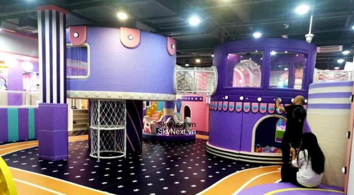 Nhà liên hoàn giáo dục: hướng dẫn khai thác cho giáo viên và chủ đầu tư Nhà liên hoàn giáo dục nhiều phân vùng với cầu trượt, lưới leo và khu vực cảm giác