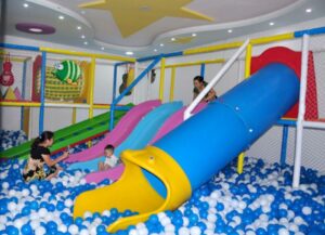 Cầu trượt liên hoàn giáo dục: hướng dẫn chọn cho trường học