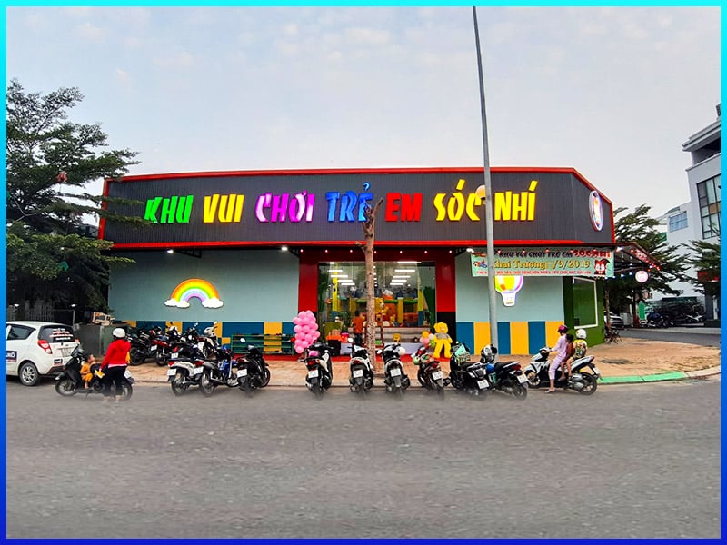 tieu chi chon bien quang cao khu vui choi tieu chuan play and learn content image